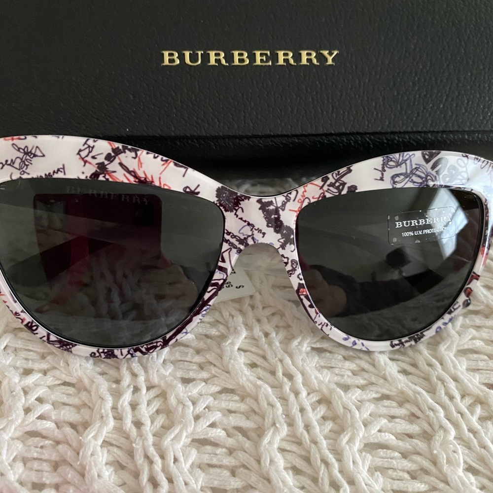 Multicolored logo sunglasses with white base.